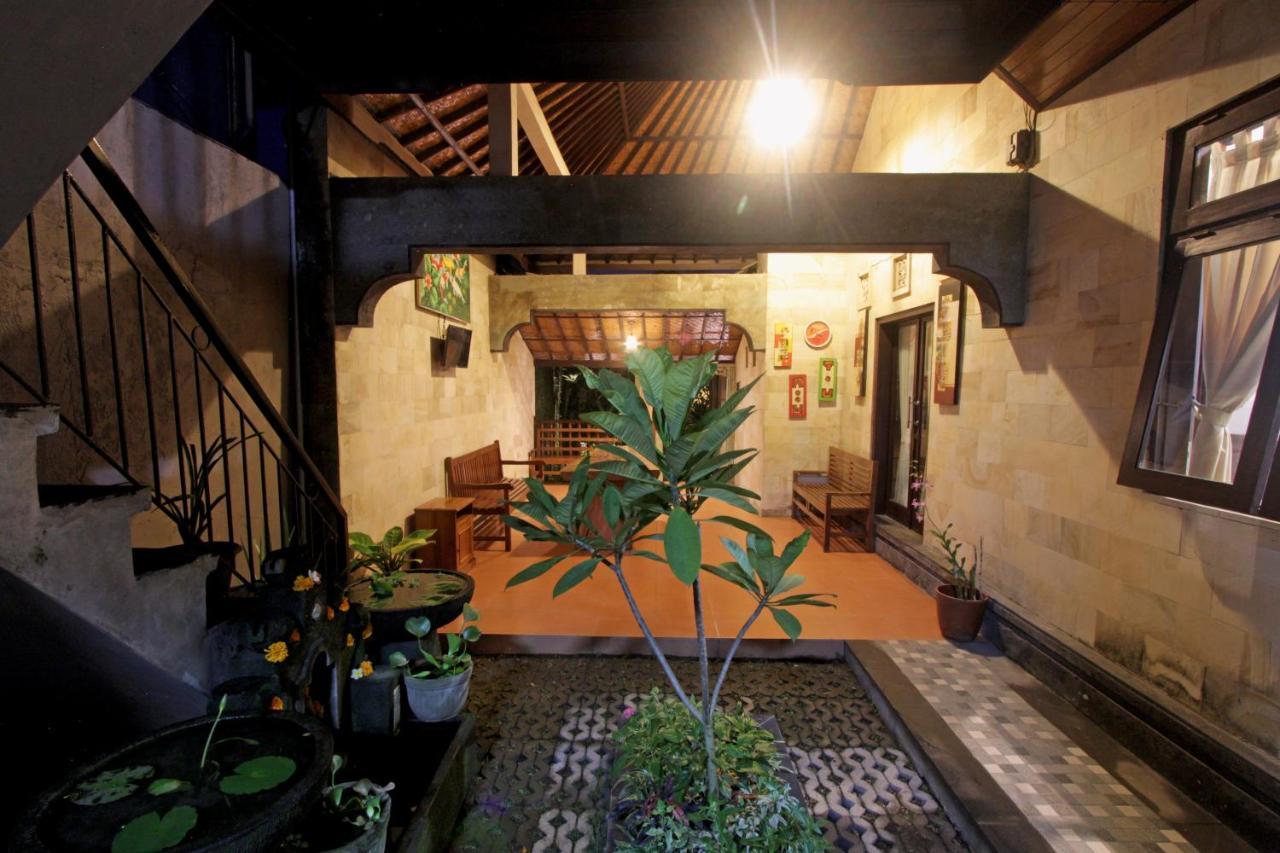 Sari House Ubud - Balinese Style Homestay 외부 사진